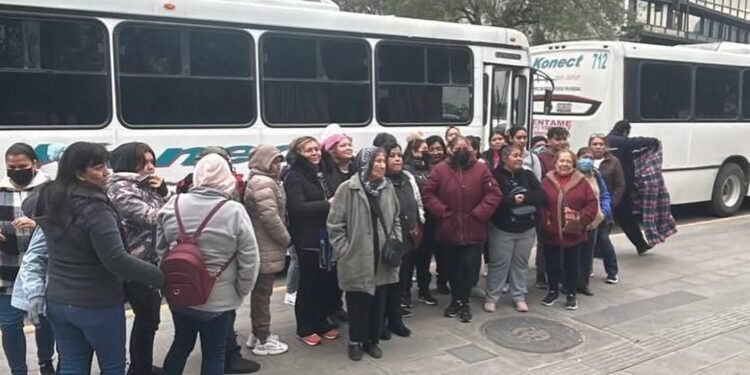 ACARREA PRIAN EN CAMIONES DEL “PATO” LOZANO A “MANIFESTANTES” DE PROTESTA CONTRA EL ALZA DE TARIFAS DEL TRANSPORTE 