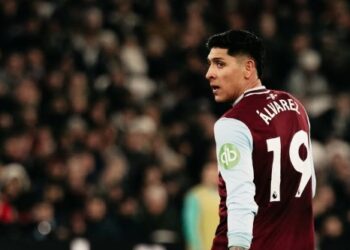 EDSON ÁLVAREZ TRIUNFA SOBRE RAÚL JIMÉNEZ EN DUELO MEXICANO