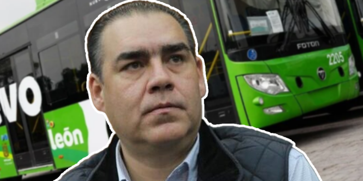 DAN ENTRADA A AMPAROS COLECTIVOS CONTRA AUMENTO DEL TRANSPORTE PÚBLICO; VE HERIBERTO TREVIÑO POSIBILIDAD DE DAR REVERSA AL TARIFAZO