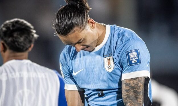 DARWIN NÚÑEZ, FUERA DEL PARTIDO CONTRA NOTTINGHAM FOREST 1 DARWIN NÚÑEZ, FUERA DEL PARTIDO CONTRA NOTTINGHAM FOREST