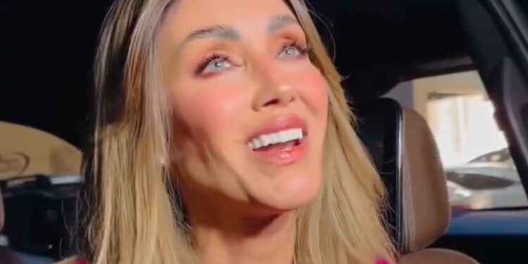 ANAHÍ INVESTIGADA POR POSIBLE FRAUDE EN “¿QUIÉN ES LA MÁSCARA?” 1 ANAHÍ INVESTIGADA POR POSIBLE FRAUDE EN “¿QUIÉN ES LA MÁSCARA?”