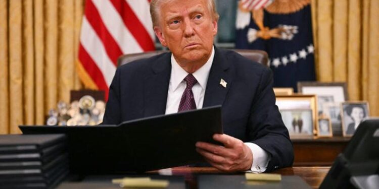 VA TRUMP POR MEDIO MILLÓN DE DEPORTADOS AL AÑO; ANUNCIA ESTADOS UNIDOS QUE HARÁ 3 REDADAS DIARIAS CON HASTA 1,500 DETENIDOS.