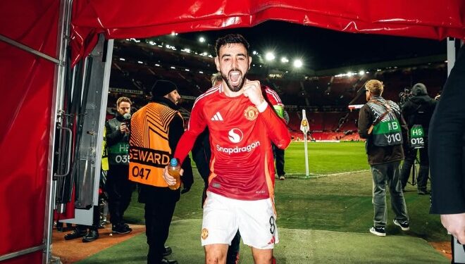 MANCHESTER UNITED GANA EN EL DESCUENTO Y SE ACERCA A LA CLASIFICACIÓN 1 MANCHESTER UNITED GANA EN EL DESCUENTO Y SE ACERCA A LA CLASIFICACIÓN