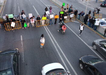 ARMAN MANIFESTACIÓN POR AUMENTO AL TRANSPORTE; BLOQUEAN CONSTITUCIÓN, MORONES PRIETO, JUÁREZ Y CUAUHTÉMOC 3 ARMAN MANIFESTACIÓN POR AUMENTO AL TRANSPORTE; BLOQUEAN CONSTITUCIÓN, MORONES PRIETO, JUÁREZ Y CUAUHTÉMOC
