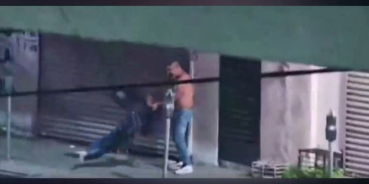 DETIENEN A GOLPEADOR DE MUJER EN EL CENTRO TRAS SER CAPTADO POR LAS CÁMARAS DEL C4 1 DETIENEN A GOLPEADOR DE MUJER EN EL CENTRO TRAS SER CAPTADO POR LAS CÁMARAS DEL C4