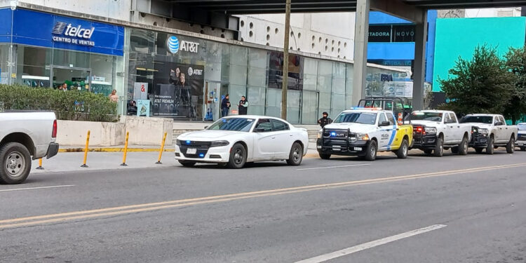 MOVILIZACIÓN POLICÍACA POR AMENAZA DE BOMBA EN PABELLÓN M, EN EL CENTRO DE MONTERREY 1 MOVILIZACIÓN POLICÍACA POR AMENAZA DE BOMBA EN PABELLÓN M, EN EL CENTRO DE MONTERREY