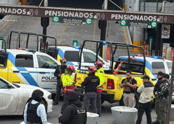 UNA SEGUNDA AMENAZA DE BOMBA, AHORA EN EL ESTACIONAMIENTO DEL PABELLÓN CIUDADANO, PROVOCA NUEVA MOVILIZACIÓN POLICÍACA EN MONTERREY. 1 UNA SEGUNDA AMENAZA DE BOMBA, AHORA EN EL ESTACIONAMIENTO DEL PABELLÓN CIUDADANO, PROVOCA NUEVA MOVILIZACIÓN POLICÍACA EN MONTERREY.
