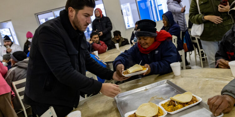 ATIENDE SAMUEL A PERSONAS EN SITUACIÓN DE CALLE DURANTE FRENTE FRÍO; ENTREGA MANDATARIO ESTATAL Y SECRETARIA DE INCLUSIÓN ALIMENTOS Y COBIJAS 1 ATIENDE SAMUEL A PERSONAS EN SITUACIÓN DE CALLE DURANTE FRENTE FRÍO; ENTREGA MANDATARIO ESTATAL Y SECRETARIA DE INCLUSIÓN ALIMENTOS Y COBIJAS