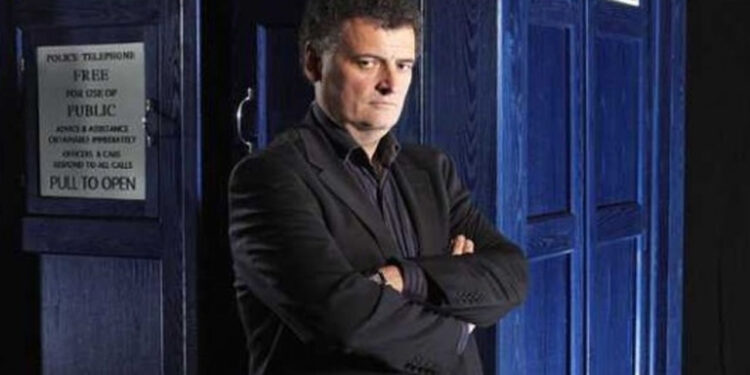 FANS DE DOCTOR WHO PIDEN EL REGRESO DE STEVEN MOFFAT 1 FANS DE DOCTOR WHO PIDEN EL REGRESO DE STEVEN MOFFAT