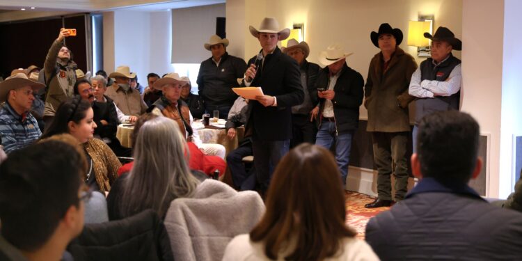 EXIGEN GANADEROS ELECCIÓN DEMOCRÁTICA EN UNIÓN REGIONAL; SE REÚNEN PRODUCTORES CON ARMANDO VÍCTOR.