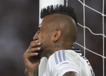 ARTURO VIDAL PREOCUPA TRAS SALIR LESIONADO EN PARTIDO DE COLO COLO