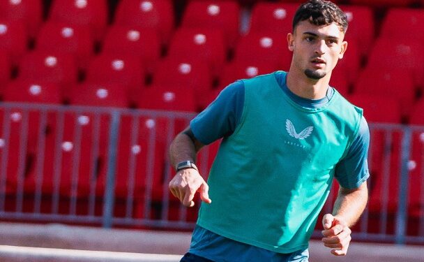 ELCHE Y ALMERÍA SE JUEGAN EL ASCENSO EN UN DUELO DE CONTRASTES 1 ELCHE Y ALMERÍA SE JUEGAN EL ASCENSO EN UN DUELO DE CONTRASTES