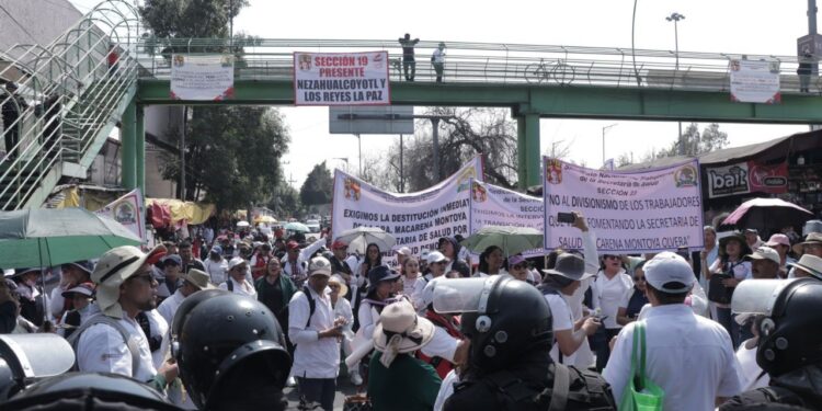 PROTESTA DEL SECTOR SALUD PROVOCA CAOS VIAL EN CDMX Y EDOMEX 1 PROTESTA DEL SECTOR SALUD PROVOCA CAOS VIAL EN CDMX Y EDOMEX