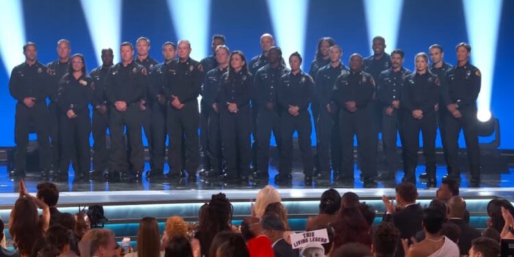 GRAMMYS 2025: HOMENAJE A LOS INCENDIOS EN LOS ÁNGELES