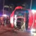 EMBISTE TREN A AUTOBÚS QUE INTENTA GANARLE EL PASO; MUERE 1 PERSONA Y 25 RESULTAN LESIONADAS. 7 EMBISTE TREN A AUTOBÚS QUE INTENTA GANARLE EL PASO; MUERE 1 PERSONA Y 25 RESULTAN LESIONADAS.