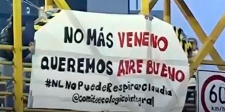 #NLNOPUEDERESPIRARCLAUDIA; RECIBEN A SHEINBAUM CON LONAS DE PROTESTA POR CONTAMINACIÓN. 1 #NLNOPUEDERESPIRARCLAUDIA; RECIBEN A SHEINBAUM CON LONAS DE PROTESTA POR CONTAMINACIÓN.