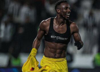 QUIÑONES MARCA DOBLETE Y DA EL TRIUNFO AL AL QADSIAH