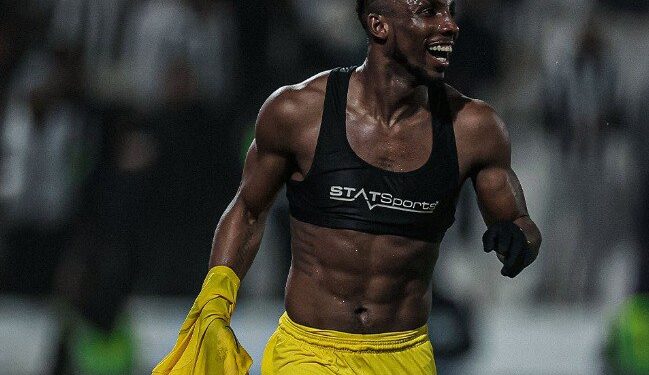 QUIÑONES MARCA DOBLETE Y DA EL TRIUNFO AL AL QADSIAH 1 QUIÑONES MARCA DOBLETE Y DA EL TRIUNFO AL AL QADSIAH