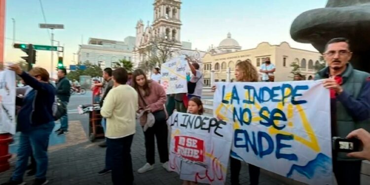 PROTESTAN CONTRA INTERCONEXIÓN; BLOQUEAN VECINOS DE LA INDEPE CALLES DEL CENTRO EN MANIFESTACIÓN CONTRA PROYECTO VIAL EN LA LOMA LARGA.