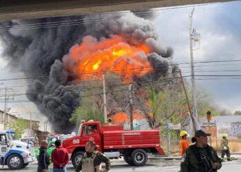 INCENDIO MASIVO EN SAN LUIS POTOSÍ: EVACUAN ESCUELAS Y UN MOTEL