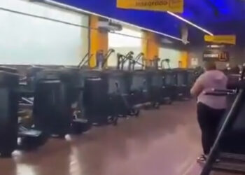VIENTOS ROMPEN VENTANAS DE SMART FIT EN GUADALUPE; JOVEN RESULTA CON HERIDA Y ES TRASLADADO A UN HOSPITAL