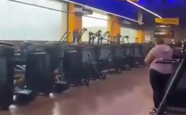 VIENTOS ROMPEN VENTANAS DE SMART FIT EN GUADALUPE; JOVEN RESULTA CON HERIDA Y ES TRASLADADO A UN HOSPITAL
