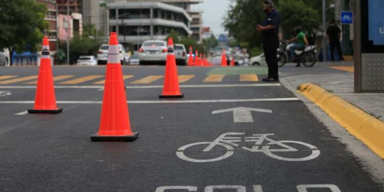 ADIÓS CICLOVÍA; RETIRA MONTERREY CARRIL EXCLUSIVO PARA BICICLETAS EN PROYECTO INSIGNIA HEREDADO POR COLOSIO 1 ADIÓS CICLOVÍA; RETIRA MONTERREY CARRIL EXCLUSIVO PARA BICICLETAS EN PROYECTO INSIGNIA HEREDADO POR COLOSIO