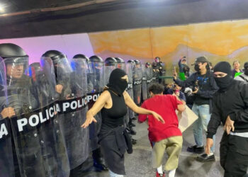BLOQUEAN ENCAPUCHADOS TÚNEL DE LA LOMA LARGA; ARMAN OTRA VEZ PROTESTA DOMINICAL CONTRA TARIFAS DEL TRANSPORTE PÚBLICO
