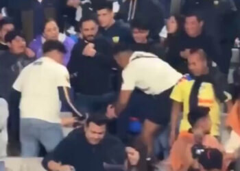 JUGADOR DE AMERICANO GOLPEA BRUTALMENTE A UN AFICIONADO DE PUMAS 