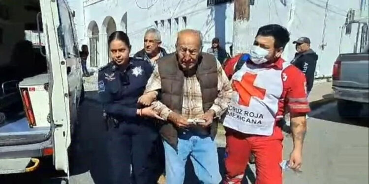 GOLPEA BRUTALMENTE A ADULTO MAYOR DE 83 AÑOS POR ATROPELLAR ACCIDENTALMENTE A MASCOTA. 1 GOLPEA BRUTALMENTE A ADULTO MAYOR DE 83 AÑOS POR ATROPELLAR ACCIDENTALMENTE A MASCOTA.