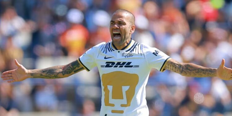 PUMAS DEMANDA A DANI ALVES POR INCUMPLIMIENTO DE CONTRATO
