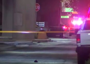 MATAN A POLICÍA Y LE ROBAN PATRULLA EN MONTERREY; ABATEN A UN DELINCUENTE.