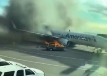 AVIÓN SE INCENDIA EN EL AEROPUERTO DE DENVER