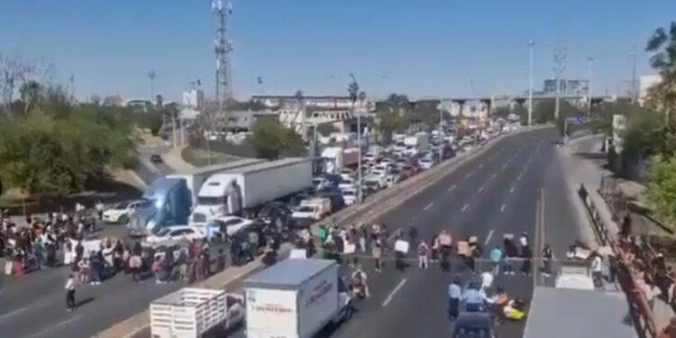 COLAPSA VIALIDAD DE SAN NICOLÁS BLOQUEOS POR ALZA EN TARIFAS DEL TRANSPORTE Y CONTAMINACIÓN 1 COLAPSA VIALIDAD DE SAN NICOLÁS BLOQUEOS POR ALZA EN TARIFAS DEL TRANSPORTE Y CONTAMINACIÓN