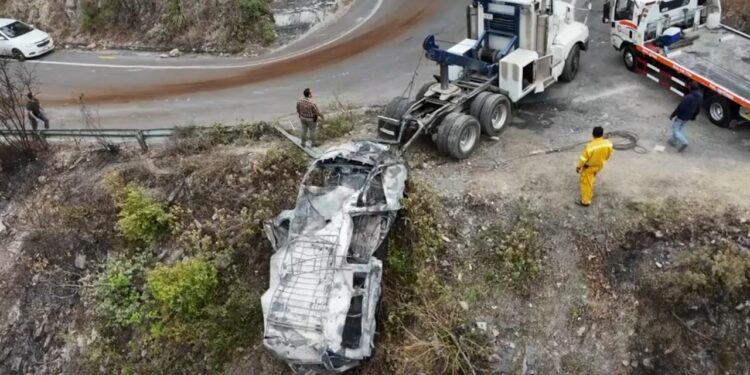 ATRIBUYE FISCALÍA A FALLA MECÁNICA ACCIDENTE EN EL QUE MUEREN 12 EN SANTIAGO.  1 ATRIBUYE FISCALÍA A FALLA MECÁNICA ACCIDENTE EN EL QUE MUEREN 12 EN SANTIAGO.
