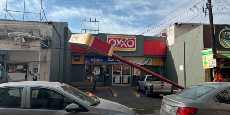 ¡AGUAS CON LOS VIENTOS! REPORTAN ÁRBOLES, ANUNCIOS Y POSTES CAÍDOS POR VENTARRÓN EN DIFERENTES PUNTOS. 1 ¡AGUAS CON LOS VIENTOS! REPORTAN ÁRBOLES, ANUNCIOS Y POSTES CAÍDOS POR VENTARRÓN EN DIFERENTES PUNTOS.