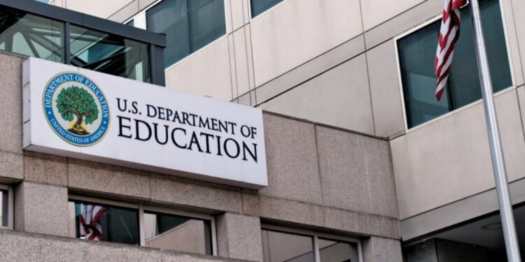 TRUMP RECORTA PERSONAL DEL DEPARTAMENTO DE EDUCACIÓN 1 TRUMP RECORTA PERSONAL DEL DEPARTAMENTO DE EDUCACIÓN