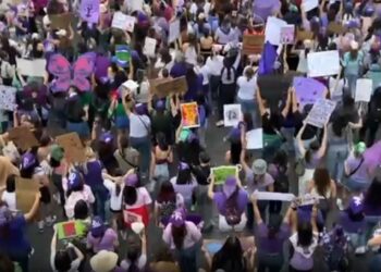 RETUMBA LA MACRO: ‘VIVAS SE LAS LLEVARON, VIVAS LAS QUEREMOS’.