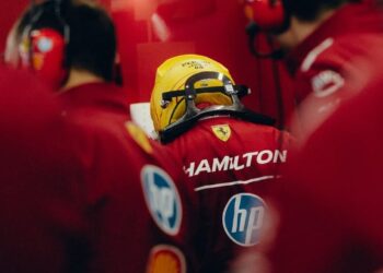 HAMILTON SIENTE LA PRESIÓN DE LOS FANS DE FERRARI