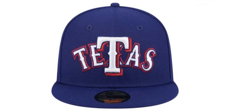 GORRA DE LOS RANGERS DE TEXAS DESATA ESCÁNDALO POR DESAFORTUNADA COINCIDENCIA LINGÜÍSTICA; ES SACADA DEL MERCADO POR NEW ERA 1 GORRA DE LOS RANGERS DE TEXAS DESATA ESCÁNDALO POR DESAFORTUNADA COINCIDENCIA LINGÜÍSTICA; ES SACADA DEL MERCADO POR NEW ERA