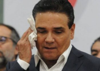 SE BUSCA: GIRAN ORDEN DE APREHENSIÓN A EX GOBERNADOR DE MICHOACÁN; DETIENEN A 4 DE SU GABINETE. 5 SE BUSCA: GIRAN ORDEN DE APREHENSIÓN A EX GOBERNADOR DE MICHOACÁN; DETIENEN A 4 DE SU GABINETE.