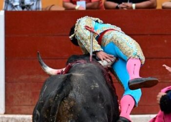 GRAVE CORNADA AL TORERO EMILIO MACÍAS EN TLAXCALA
