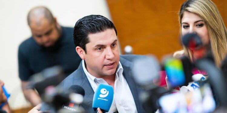 PIDE RAÚL CANTÚ FORMALIZAR INCLUSIÓN DE SALINAS VICTORIA AL ÁREA METROPOLITANA. 1 PIDE RAÚL CANTÚ FORMALIZAR INCLUSIÓN DE SALINAS VICTORIA AL ÁREA METROPOLITANA.