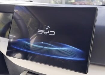 BYD SUPERA A TESLA CON CARGA ULTRARRÁPIDA EN 5 MINUTOS