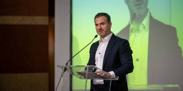 PROPONE ADRIÁN OPERATIVOS PARA RETIRAR DE LA CIRCULACIÓN AUTOS QUE CONTAMINAN; PIDE ALCALDE REGIO ATRIBUCIONES Y RECURSOS PARA COMBATIR LA CONTAMINACIÓN.  1 PROPONE ADRIÁN OPERATIVOS PARA RETIRAR DE LA CIRCULACIÓN AUTOS QUE CONTAMINAN; PIDE ALCALDE REGIO ATRIBUCIONES Y RECURSOS PARA COMBATIR LA CONTAMINACIÓN.