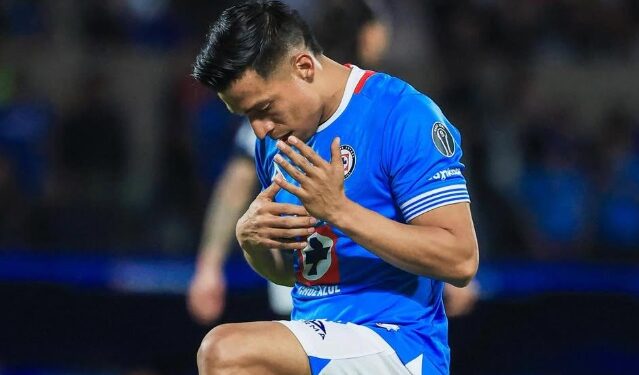ÁNGEL SEPÚLVEDA SE CONSOLIDA EN CRUZ AZUL Y REVELA SU COMPROMISO