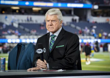 JIMMY JOHNSON ANUNCIA SU RETIRO COMO ANALISTA DE LA NFL