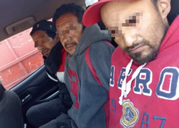 DETIENE POLICÍA DE SALINAS VICTORIA A PROVOCADORES DE INCENDIOS; CAPTA VIDEO A 3 HOMBRES EN MOTOCICLETAS PRENDIENDO FUEGO EN TERRENO BALDÍO.