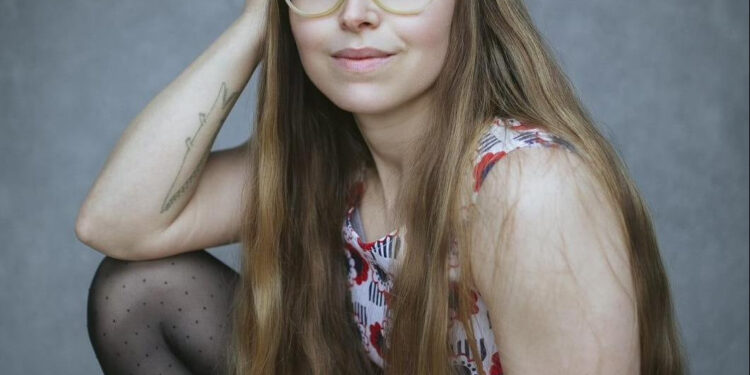 JESSIE CAVE, ACTRIZ DE ‘HARRY POTTER’, SE UNE A ONLYFANS  BUSCANDO LIQUIDAR SUS DEUDAS 
