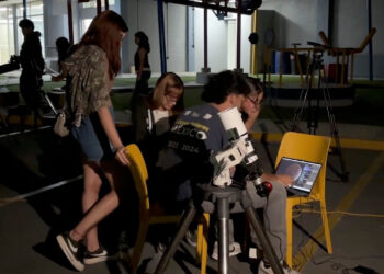 DISFRUTAN ECLIPSE LUNAR EN OBSERVATORIO DE LA UANL; ACUDEN CIENTOS A PRESENCIAR FENÓMENO DE LUNA ROJIZA